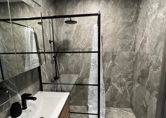 Cozy Place Near Old Town *